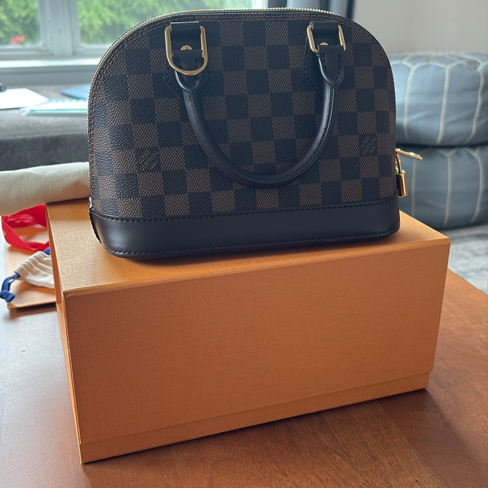 Louis Vuitton Alma BB like new giftable condition - Picture 8 of 16